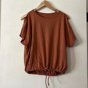 Lululemon crop shirt